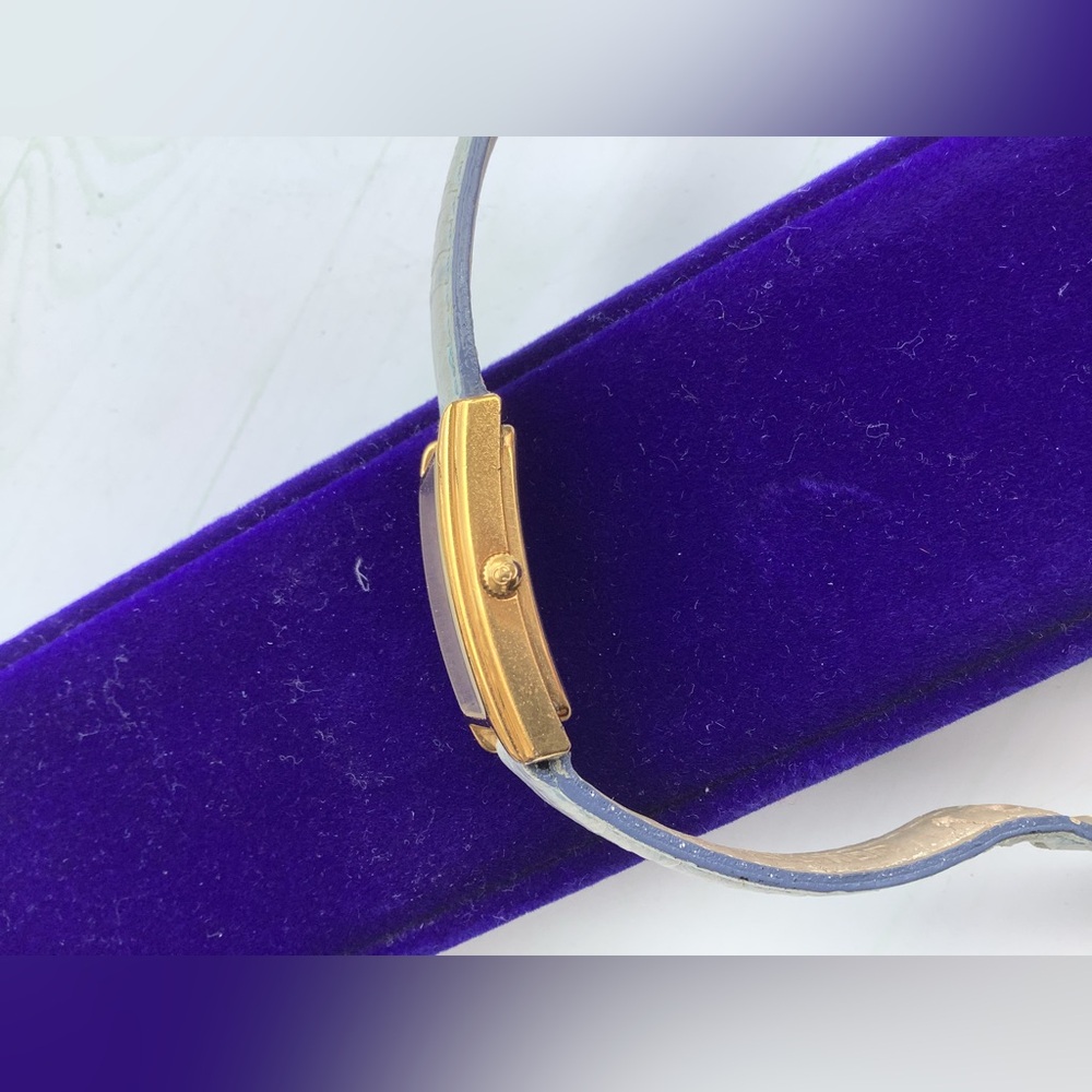 Gucci Gold-Tone Rectangular Watch with distinctive dial 💙🤍 - Picture 8 of 16